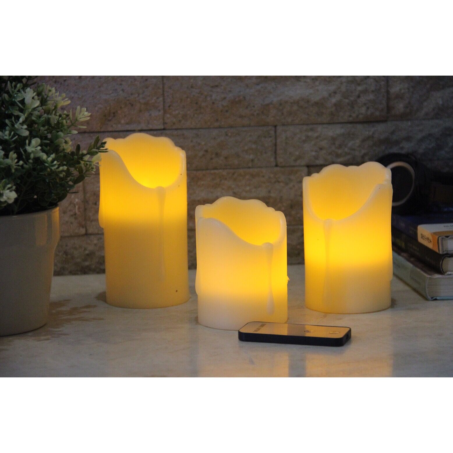 Thumbnail image for62030003R2 SET OF 3 FLAMELESS CANDLES WITH DRIPPING EFFECT: 
