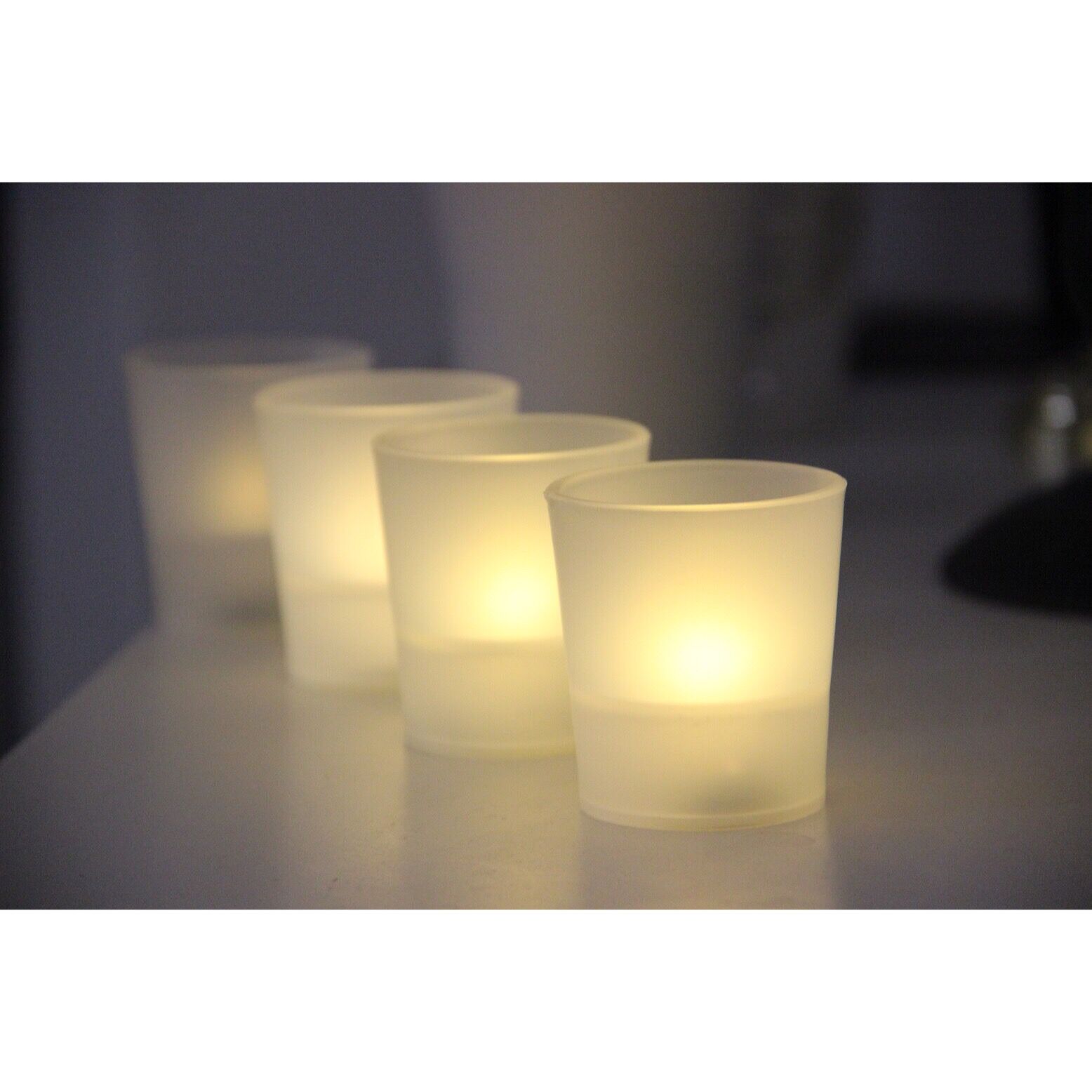 Thumbnail image for71040015 SET 4 OF FLAMELESS PARTY VOTIVES: 